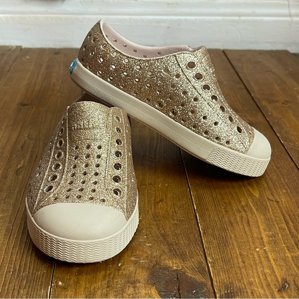 Native Shoes Kids Sneakers in Gold and Cream